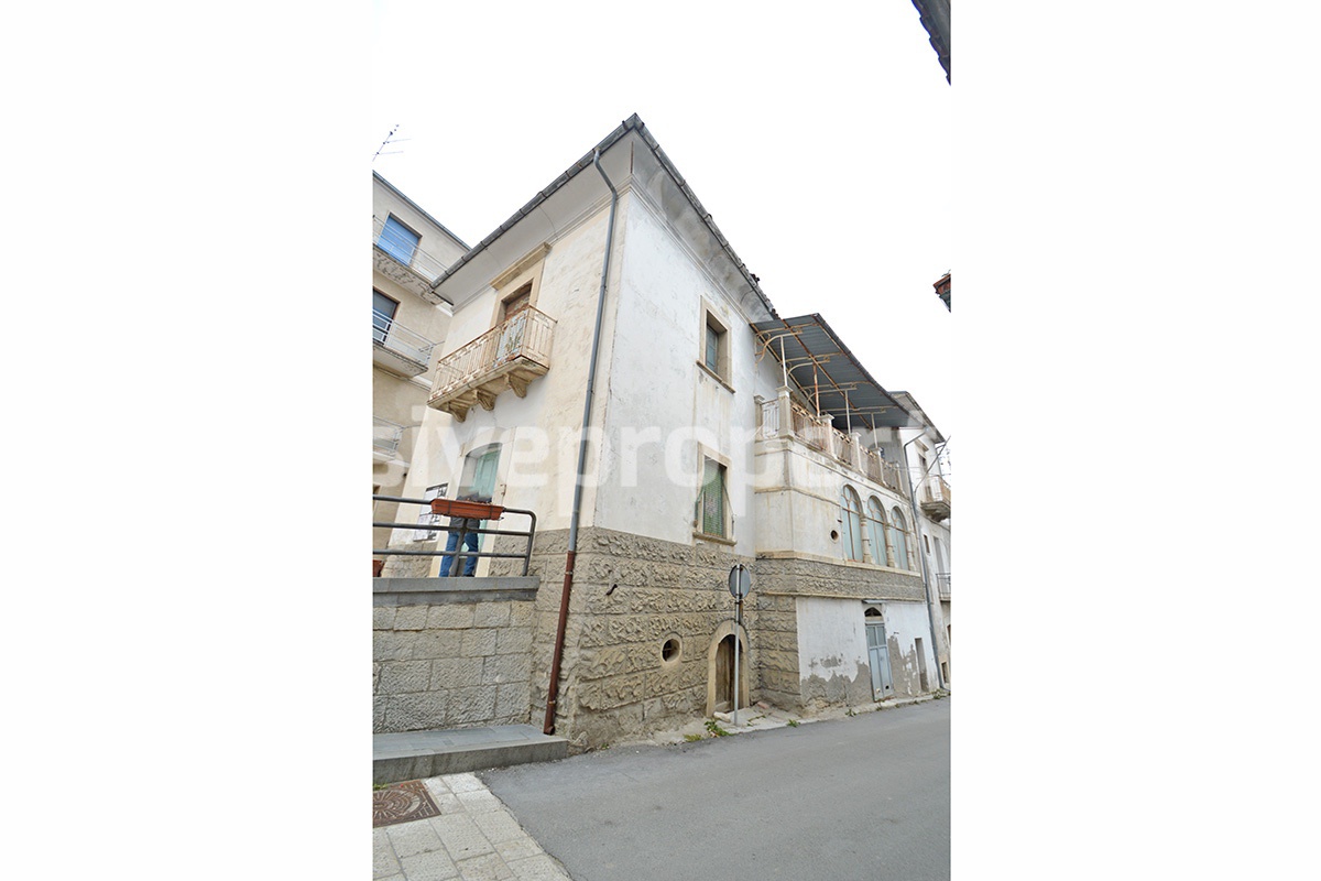 House to be renovated but with a particular charm for sale in Italy 1
