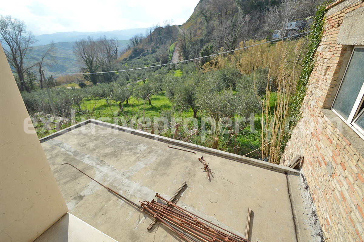 Property for Sale in Italy - 3 Bedroom Detached House with Garden and Garage in Atessa in Abruzzo