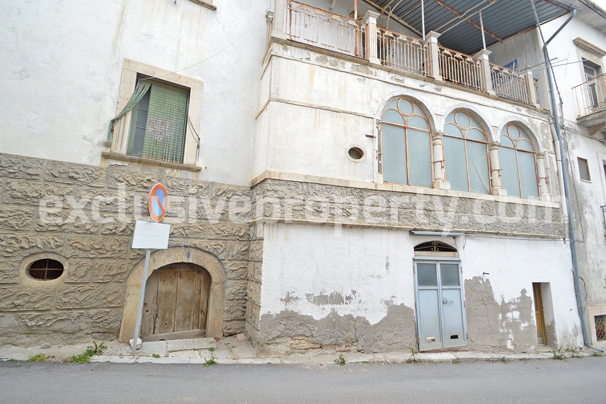 House to be renovated but with a particular charm for sale in Italy 3