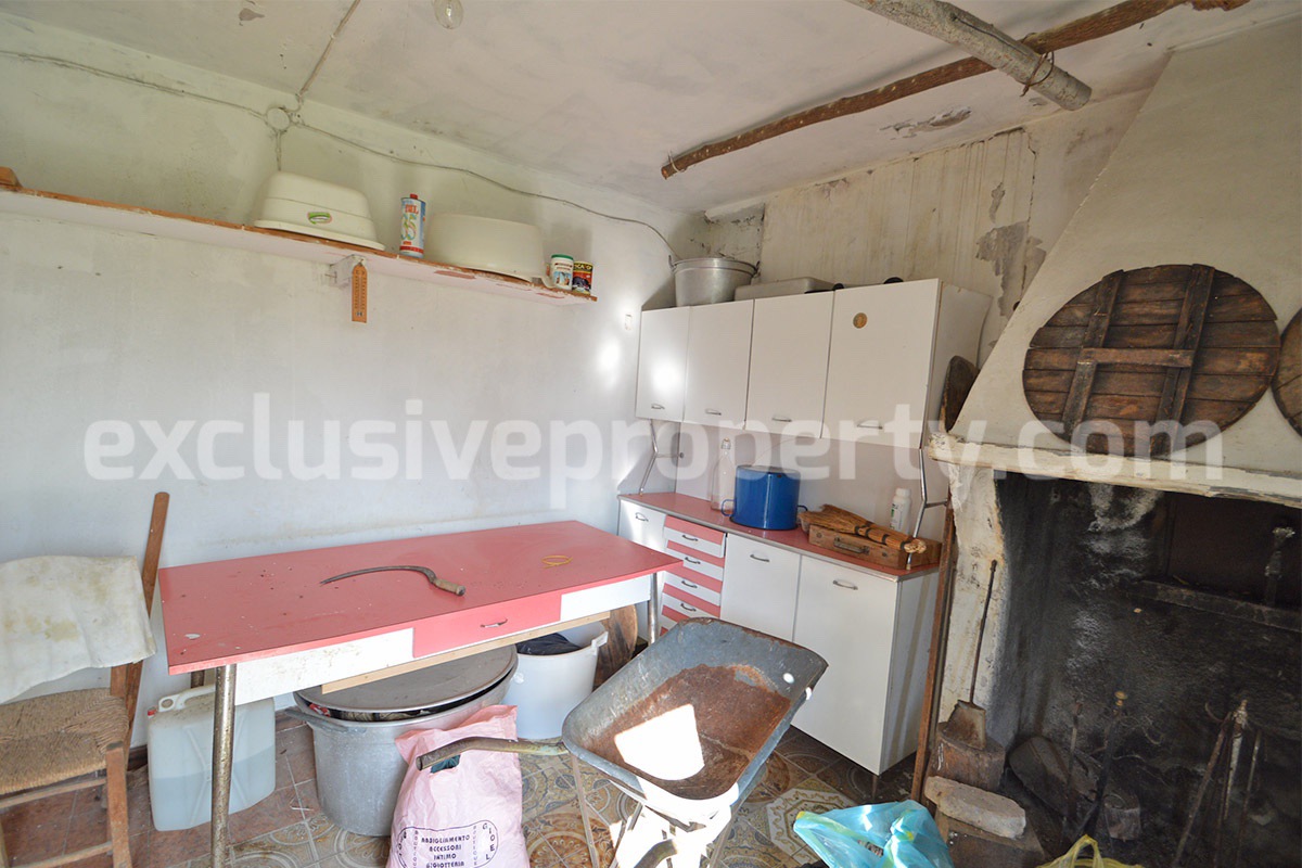 Property for Sale in Italy - 3 Bedroom Detached House with Garden and Garage in Atessa in Abruzzo
