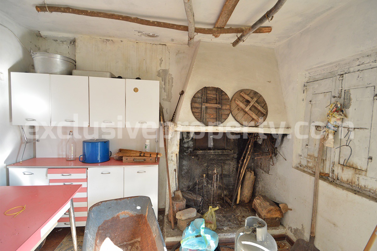 Property for Sale in Italy - 3 Bedroom Detached House with Garden and Garage in Atessa in Abruzzo