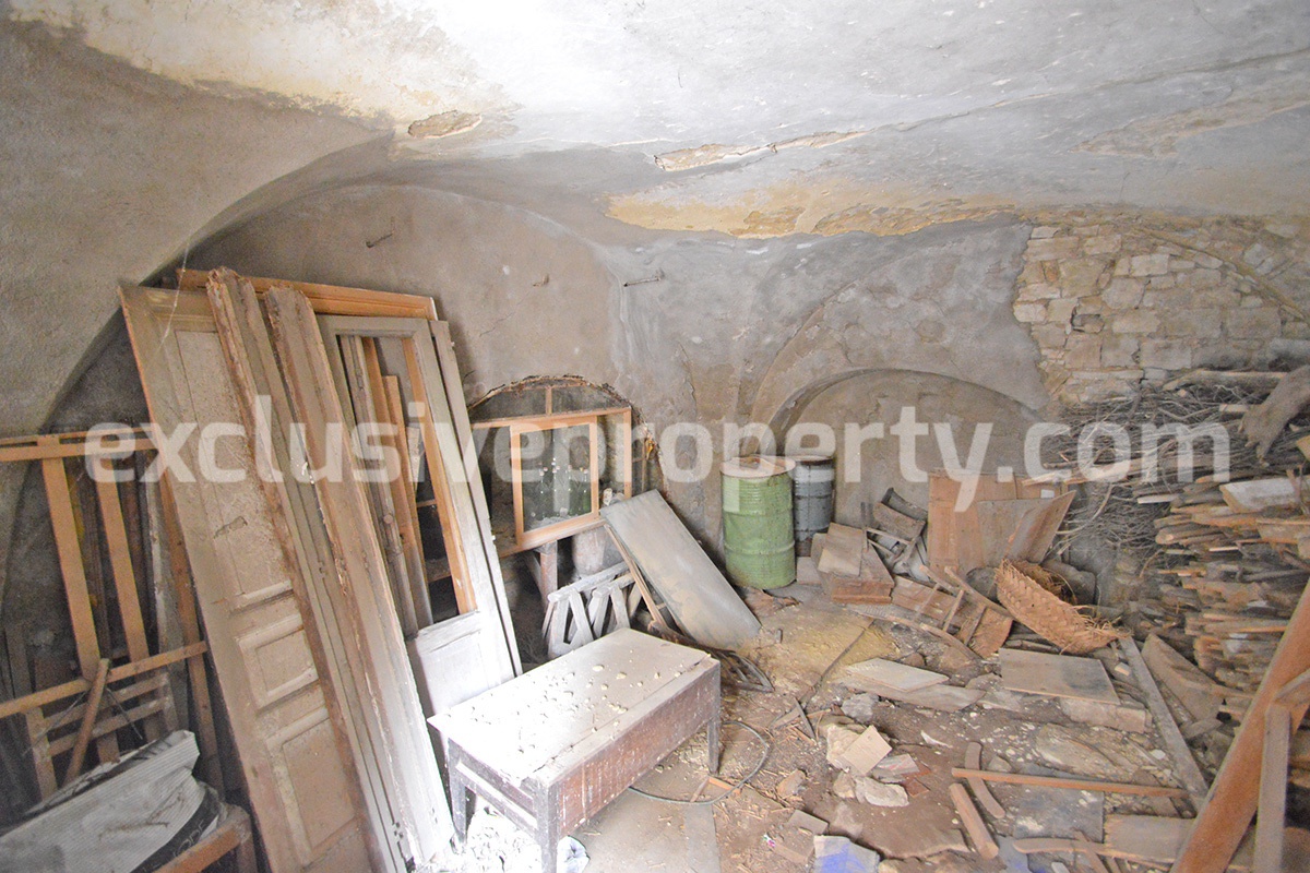 House to be renovated but with a particular charm for sale in Italy 20