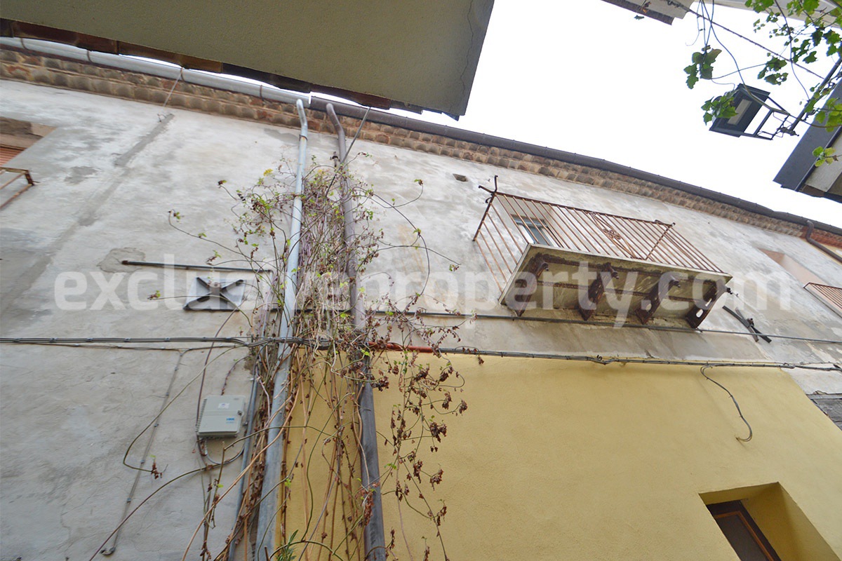 Spacious Home with Antique Entrance for Sale in Molise - Italy