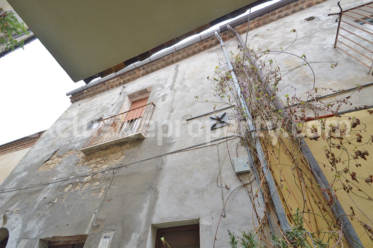 Spacious Home with Antique Entrance for Sale in Molise - Italy