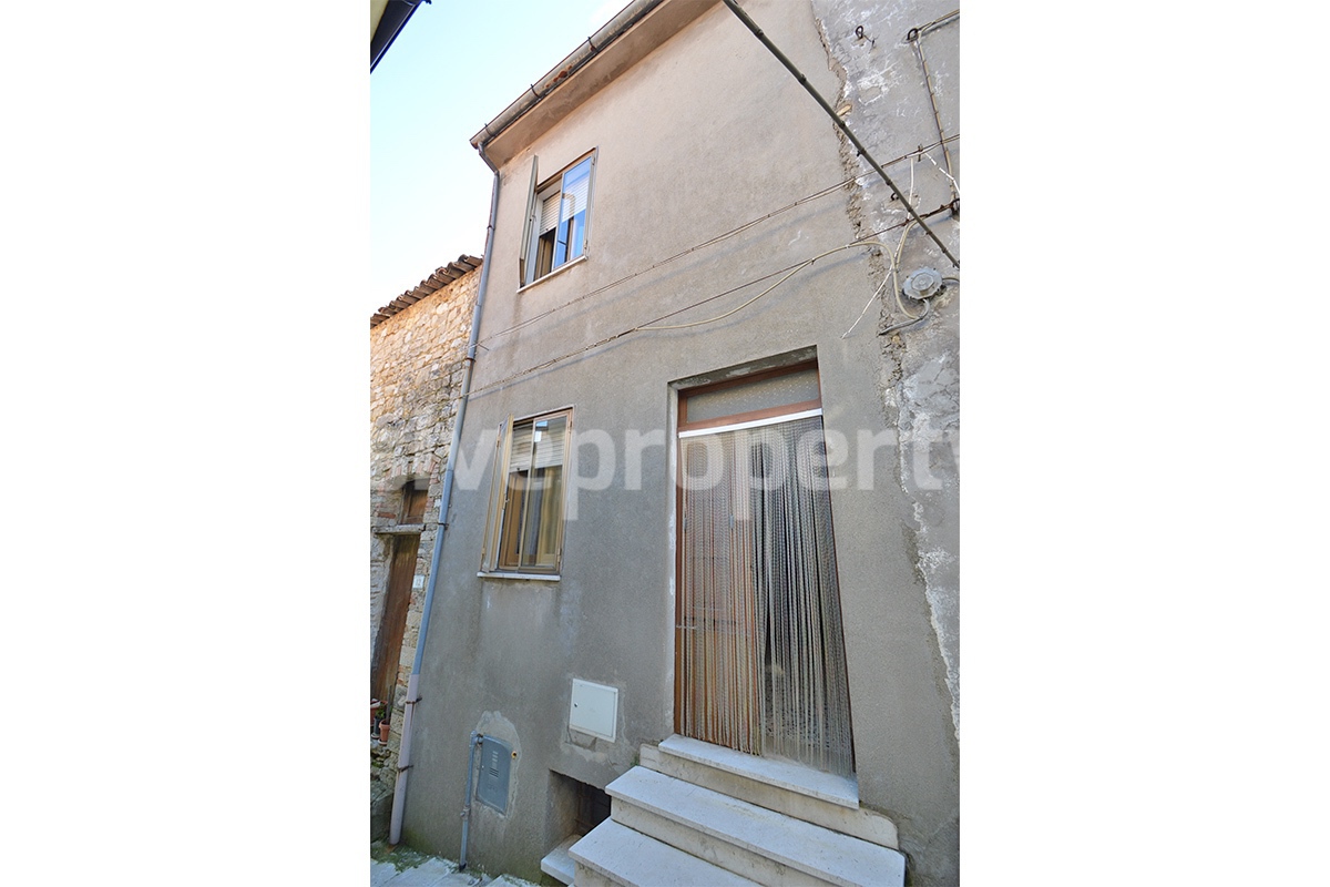 Townhouse with Garage and Panoramic Views for Sale in Tavenna - Molise