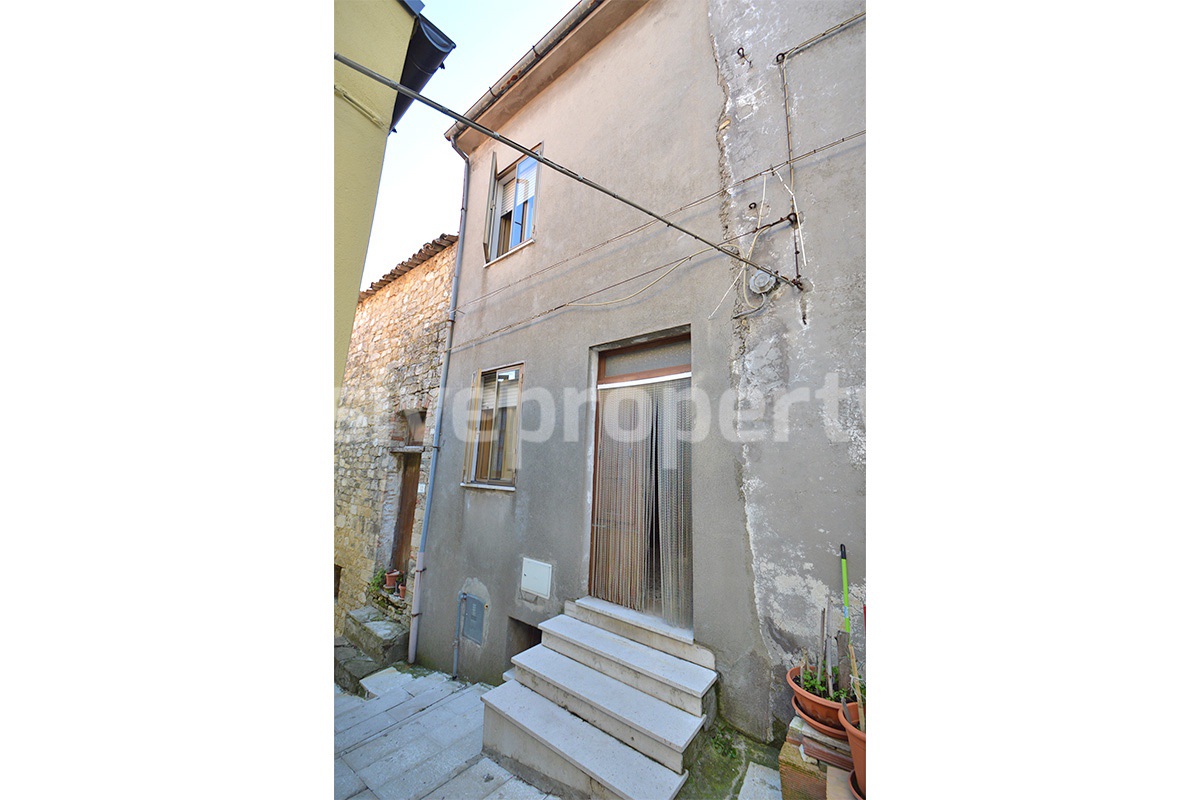 Townhouse with Garage and Panoramic Views for Sale in Tavenna - Molise