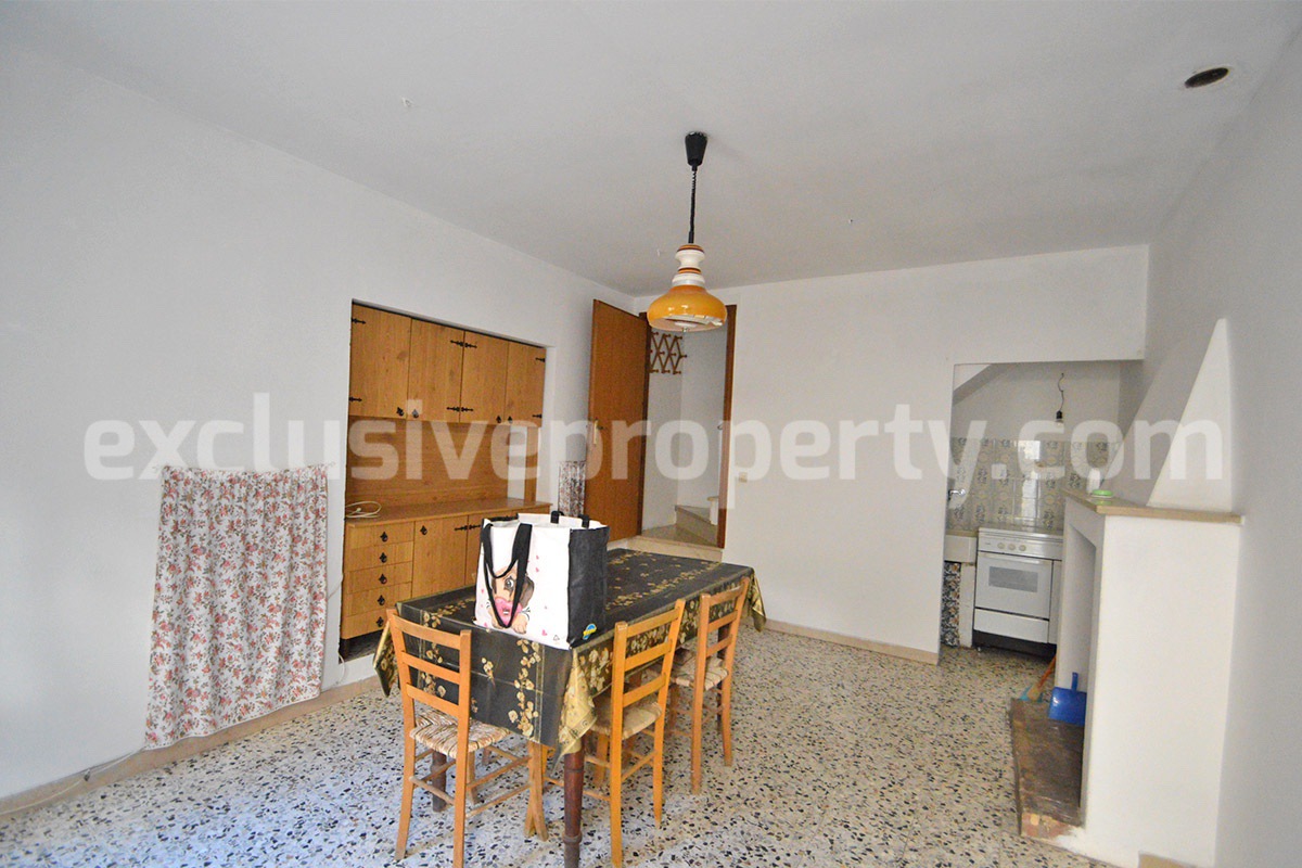 Townhouse with Garage and Panoramic Views for Sale in Tavenna - Molise