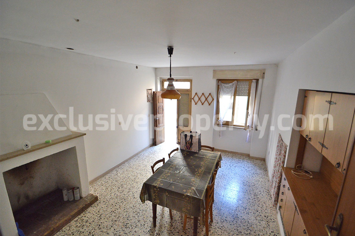 Townhouse with Garage and Panoramic Views for Sale in Tavenna - Molise