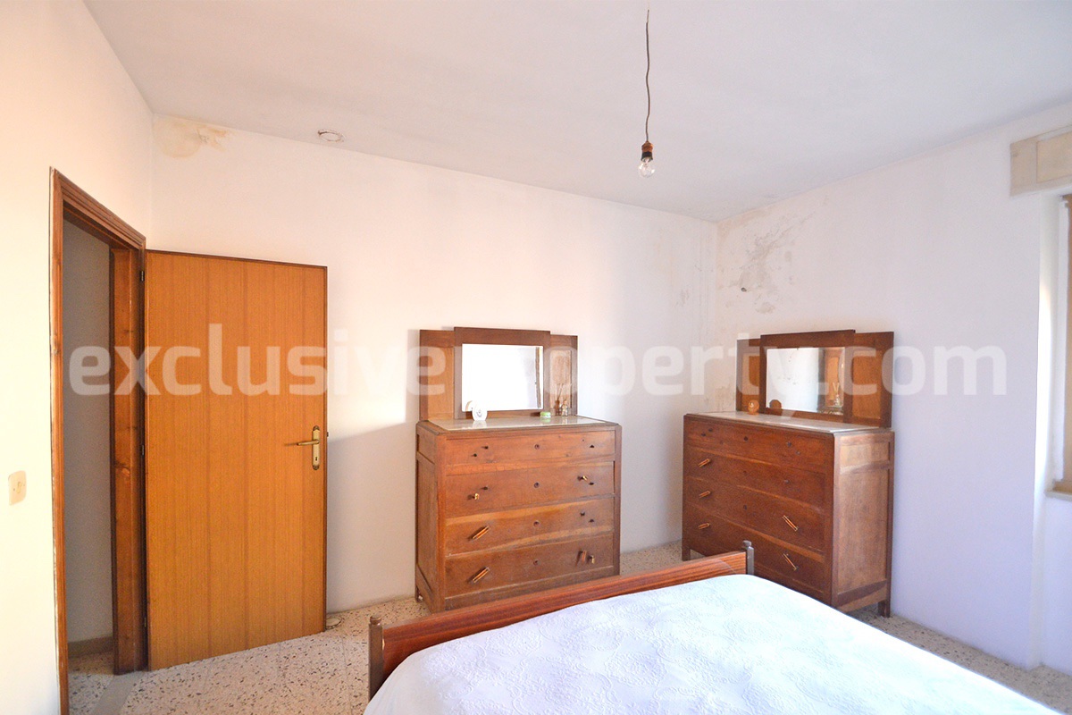 Townhouse with Garage and Panoramic Views for Sale in Tavenna - Molise