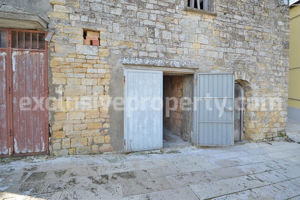 Townhouse with Garage and Panoramic Views for Sale in Tavenna - Molise