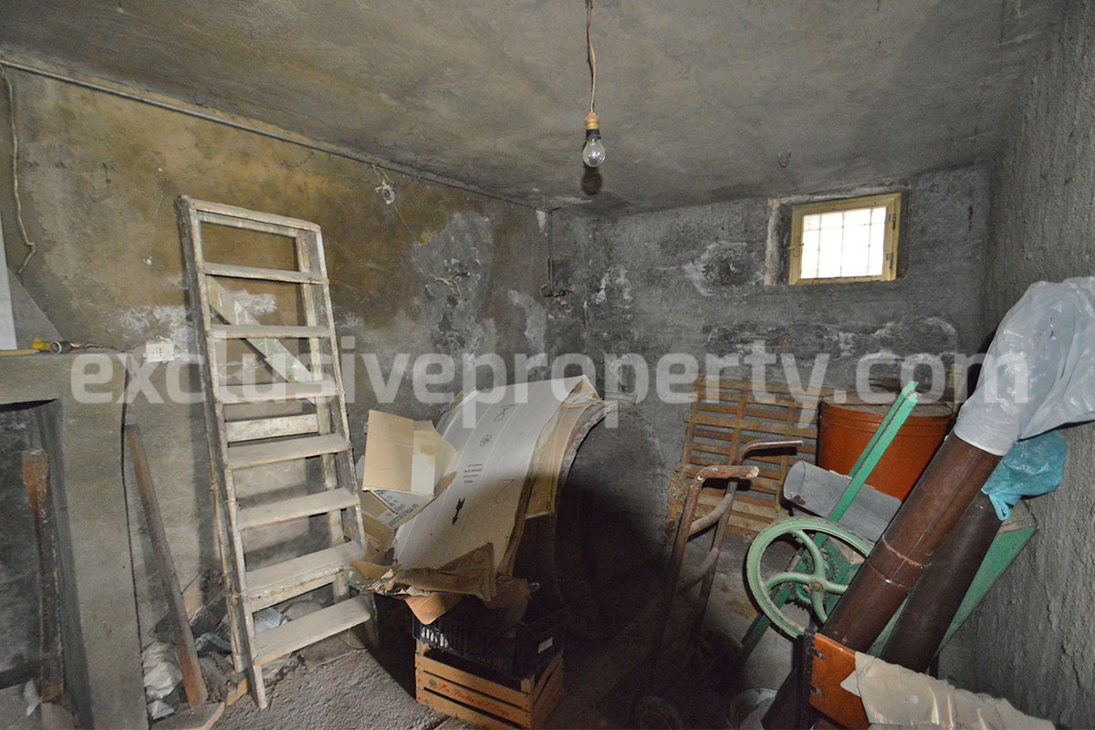 Townhouse with Garage and Panoramic Views for Sale in Tavenna - Molise