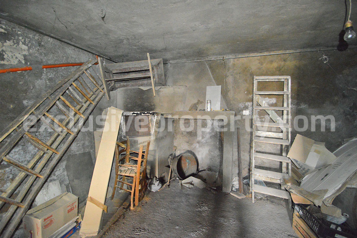 Townhouse with Garage and Panoramic Views for Sale in Tavenna - Molise