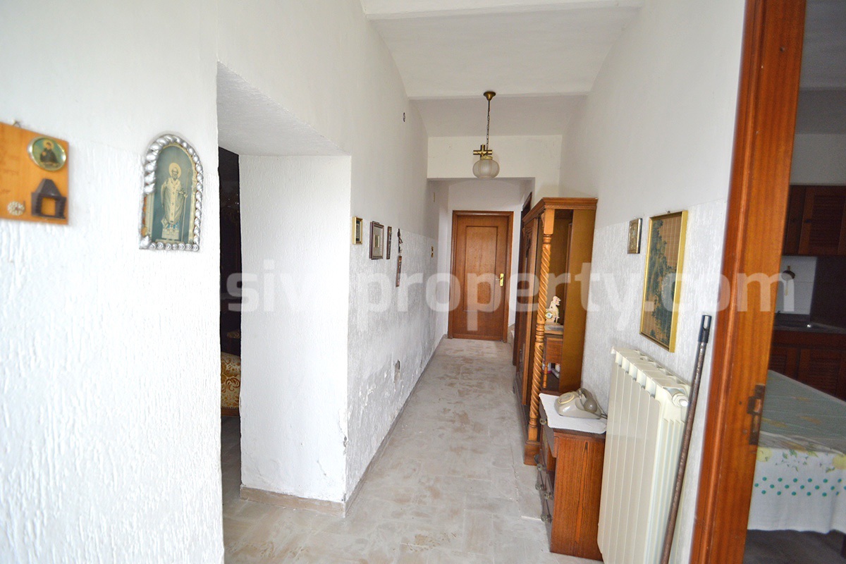 Spacious 5-Bedroom Country Home with Garden for Sale in Rural Italy - Abruzzo