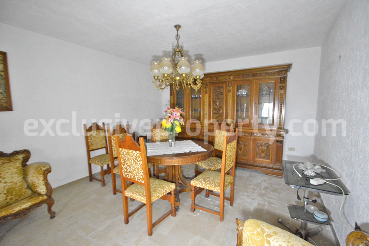 Spacious 5-Bedroom Country Home with Garden for Sale in Rural Italy - Abruzzo