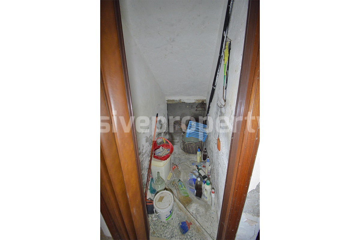 Spacious 5-Bedroom Country Home with Garden for Sale in Rural Italy - Abruzzo