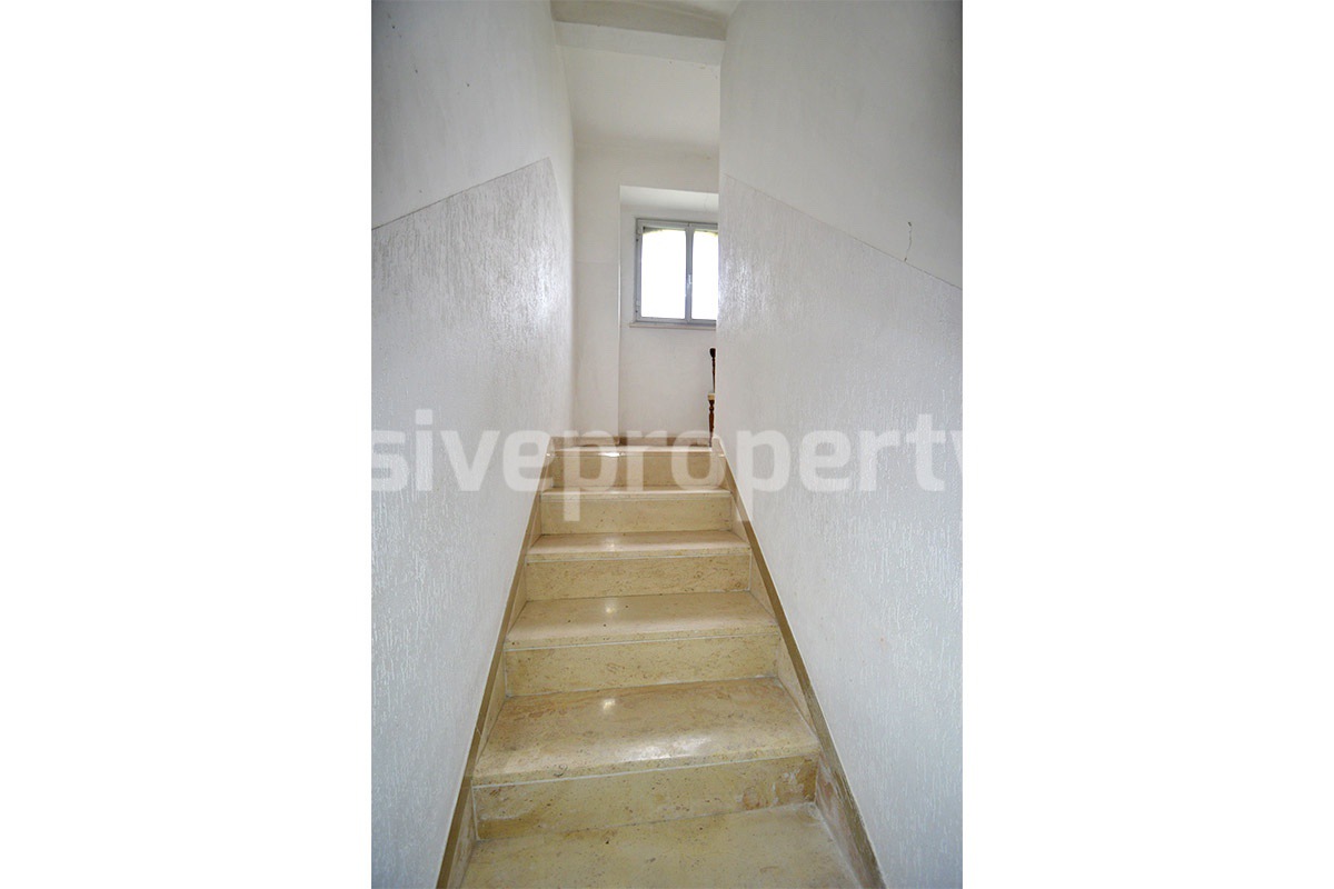 Spacious 5-Bedroom Country Home with Garden for Sale in Rural Italy - Abruzzo