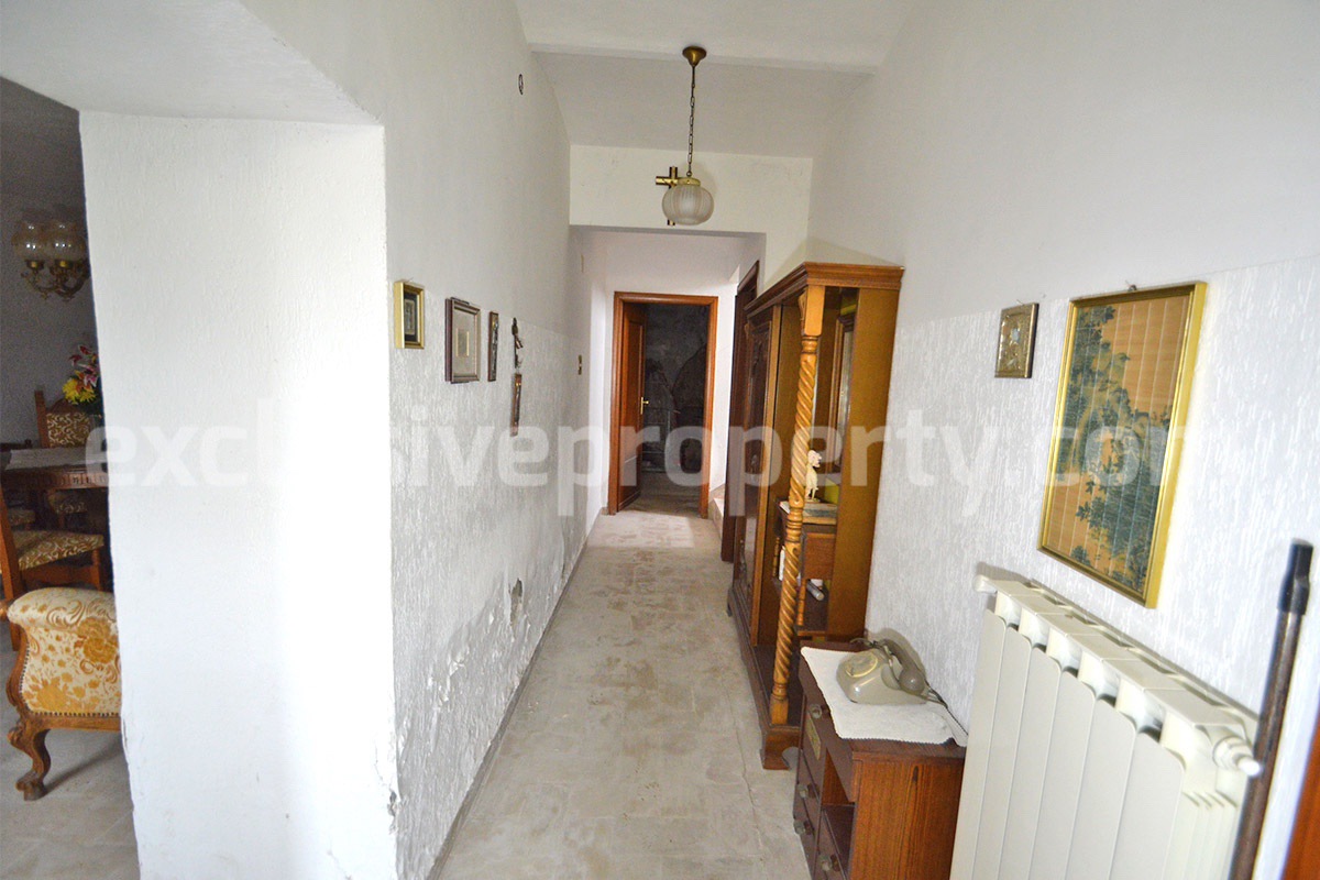 Spacious 5-Bedroom Country Home with Garden for Sale in Rural Italy - Abruzzo