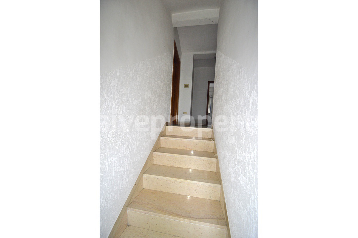 Spacious 5-Bedroom Country Home with Garden for Sale in Rural Italy - Abruzzo