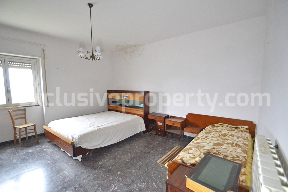 Spacious 5-Bedroom Country Home with Garden for Sale in Rural Italy - Abruzzo
