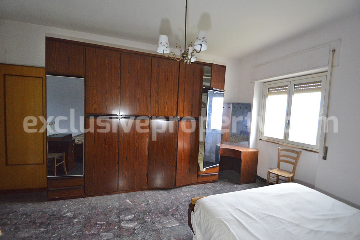 Spacious 5-Bedroom Country Home with Garden for Sale in Rural Italy - Abruzzo