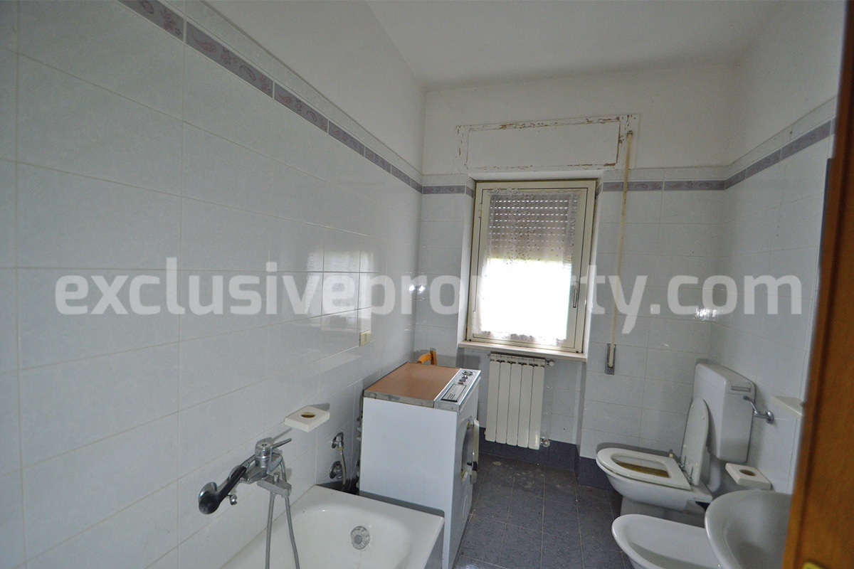 Spacious 5-Bedroom Country Home with Garden for Sale in Rural Italy - Abruzzo