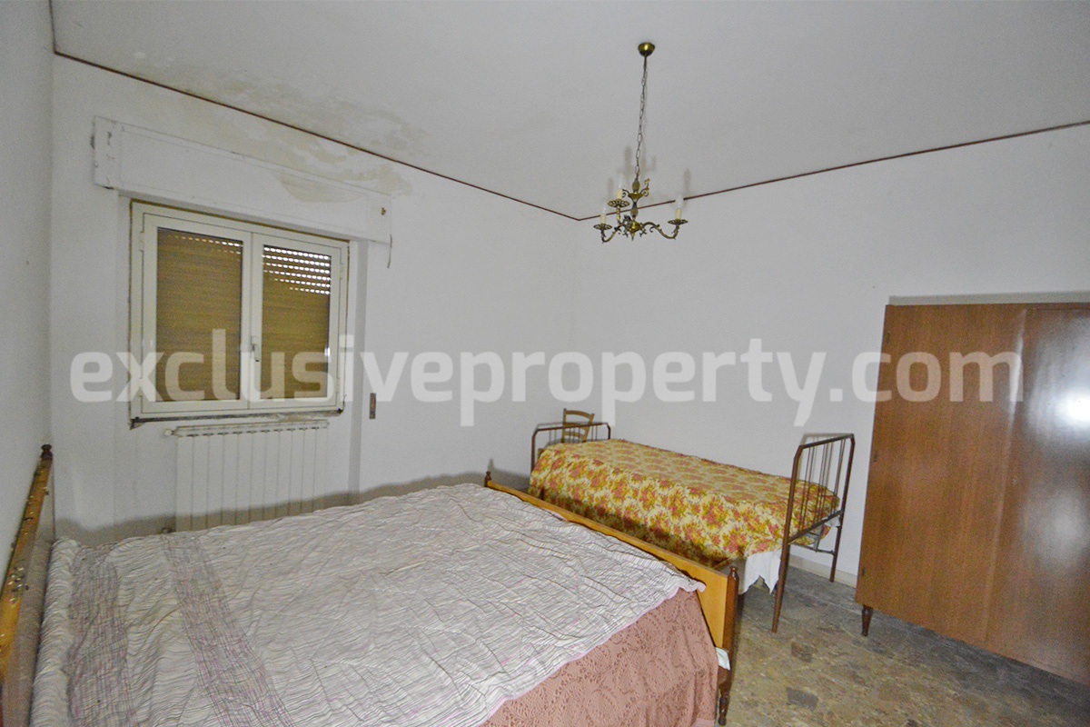 Spacious 5-Bedroom Country Home with Garden for Sale in Rural Italy - Abruzzo