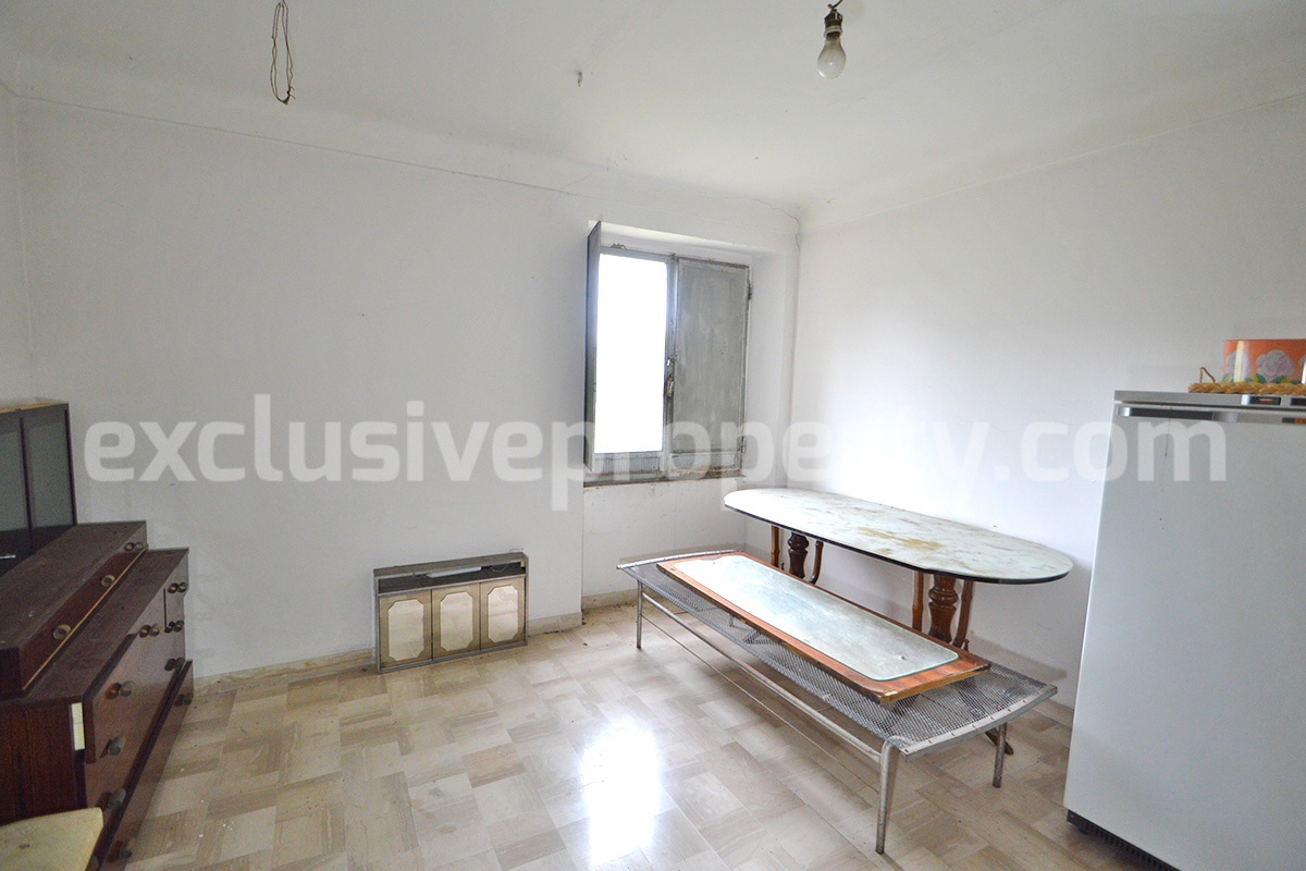Spacious 5-Bedroom Country Home with Garden for Sale in Rural Italy - Abruzzo