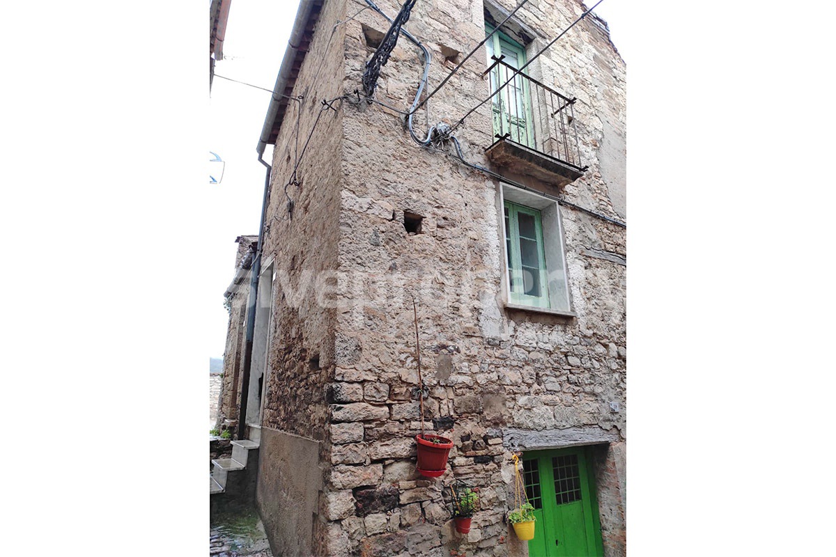 Traditional two-bedroom stone house for Sale in Molise - Italy - Full of Charm