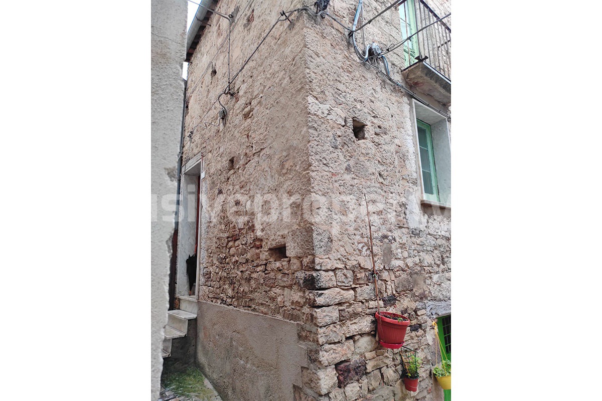 Traditional two-bedroom stone house for Sale in Molise - Italy - Full of Charm