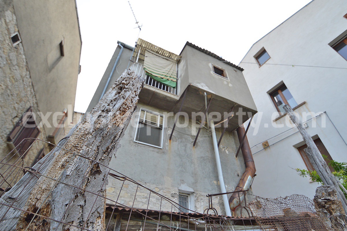Furnished Townhouse for Sale in Historic Lucito - Molise - Move-In Ready with Views and Outdoor Space