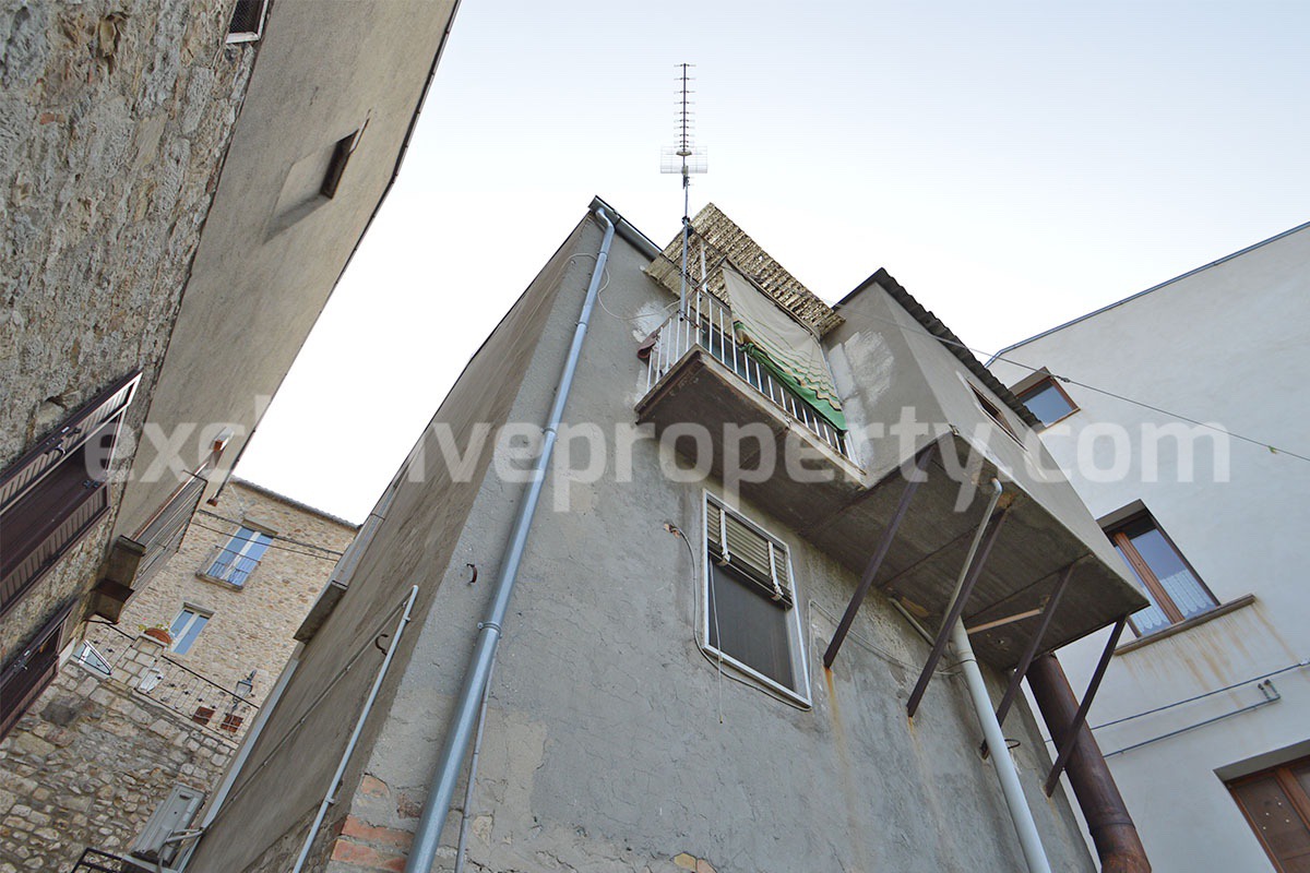 Furnished Townhouse for Sale in Historic Lucito - Molise - Move-In Ready with Views and Outdoor Space