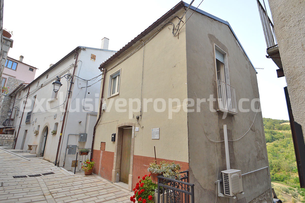 Furnished Townhouse for Sale in Historic Lucito - Molise - Move-In Ready with Views and Outdoor Space
