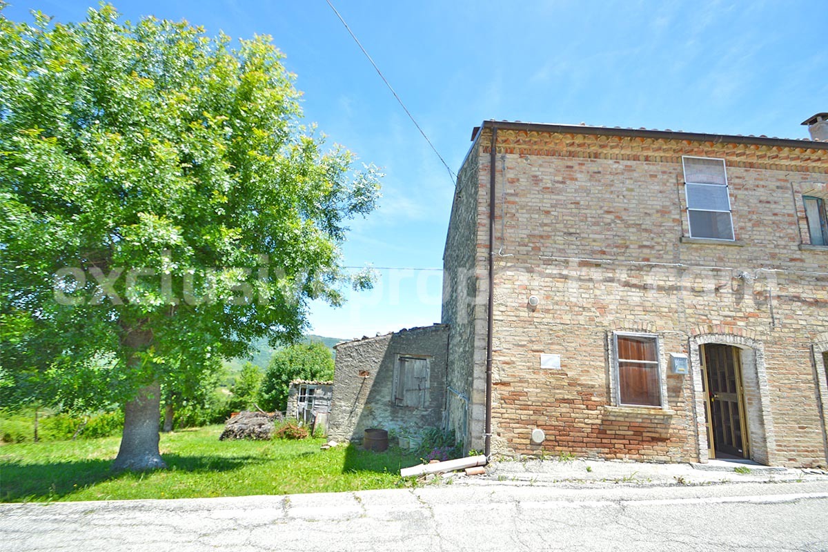 Stone House with Terrace and Brick Exterior for Sale in Central Italy Abruzzo - Great Potential and Scenic View