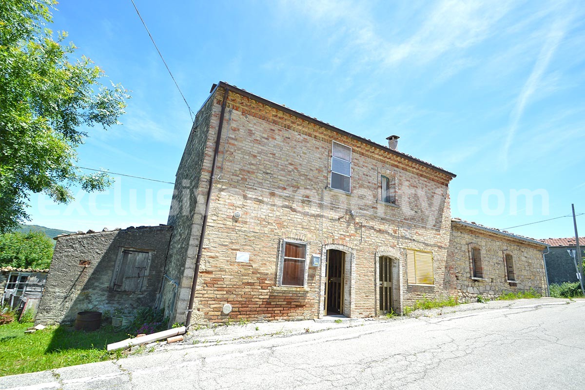 Stone House with Terrace and Brick Exterior for Sale in Central Italy Abruzzo - Great Potential and Scenic View