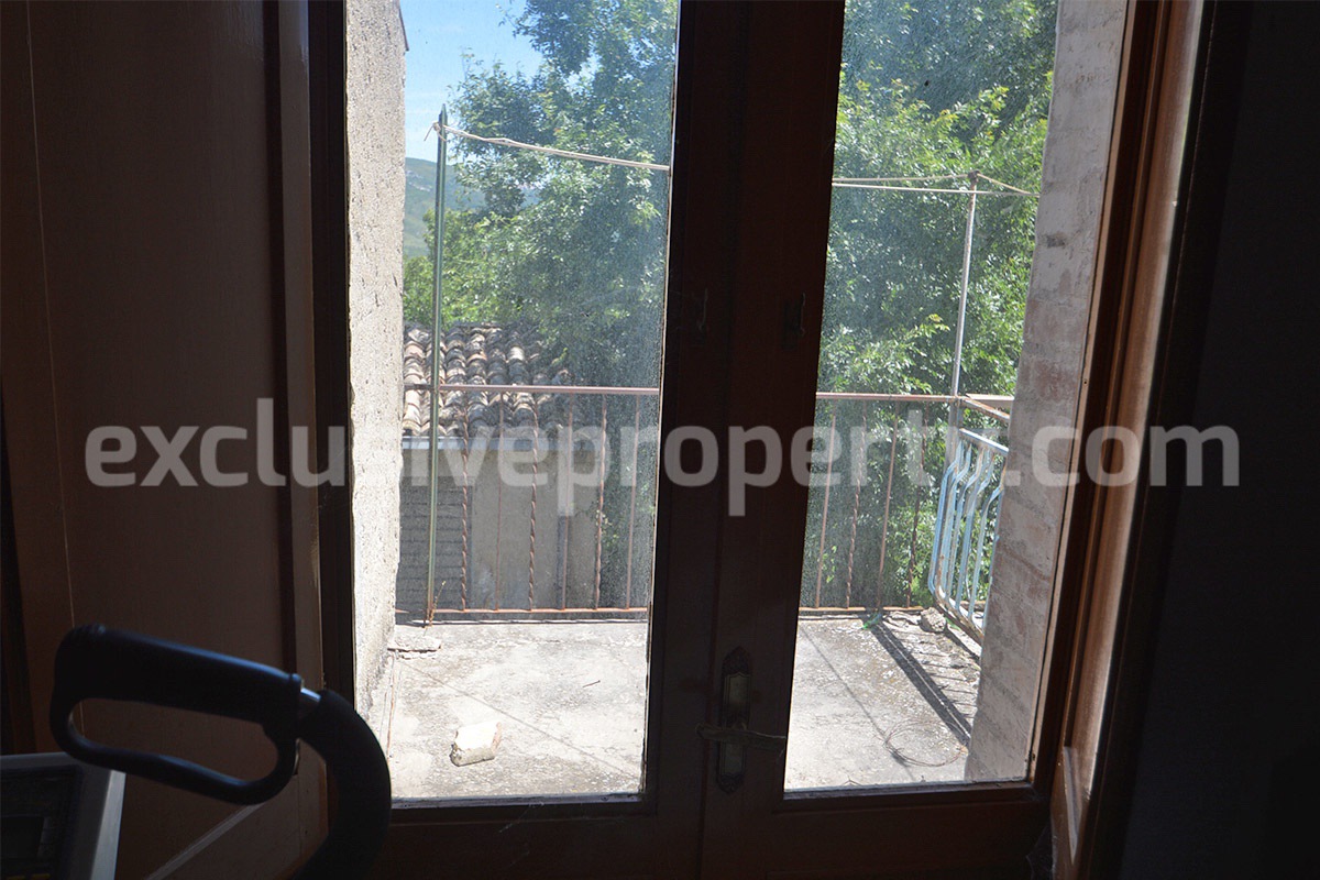 Stone House with Terrace and Brick Exterior for Sale in Central Italy Abruzzo - Great Potential and Scenic View