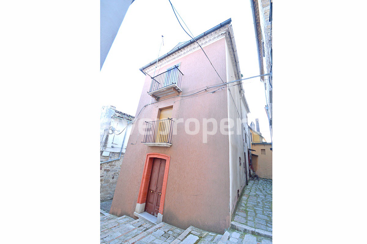 House in the historic center near the medieval castle for sale in Italy 1