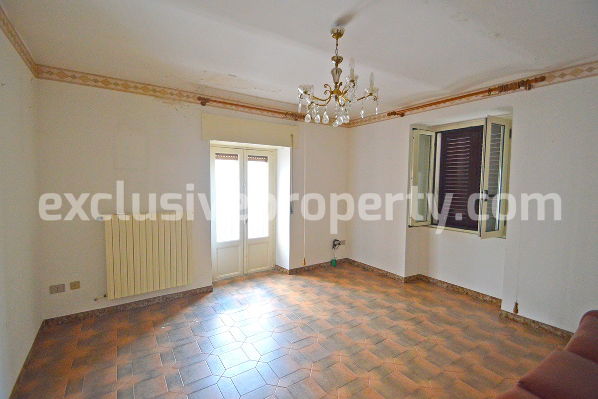 House in the historic center near the medieval castle for sale in Italy 11