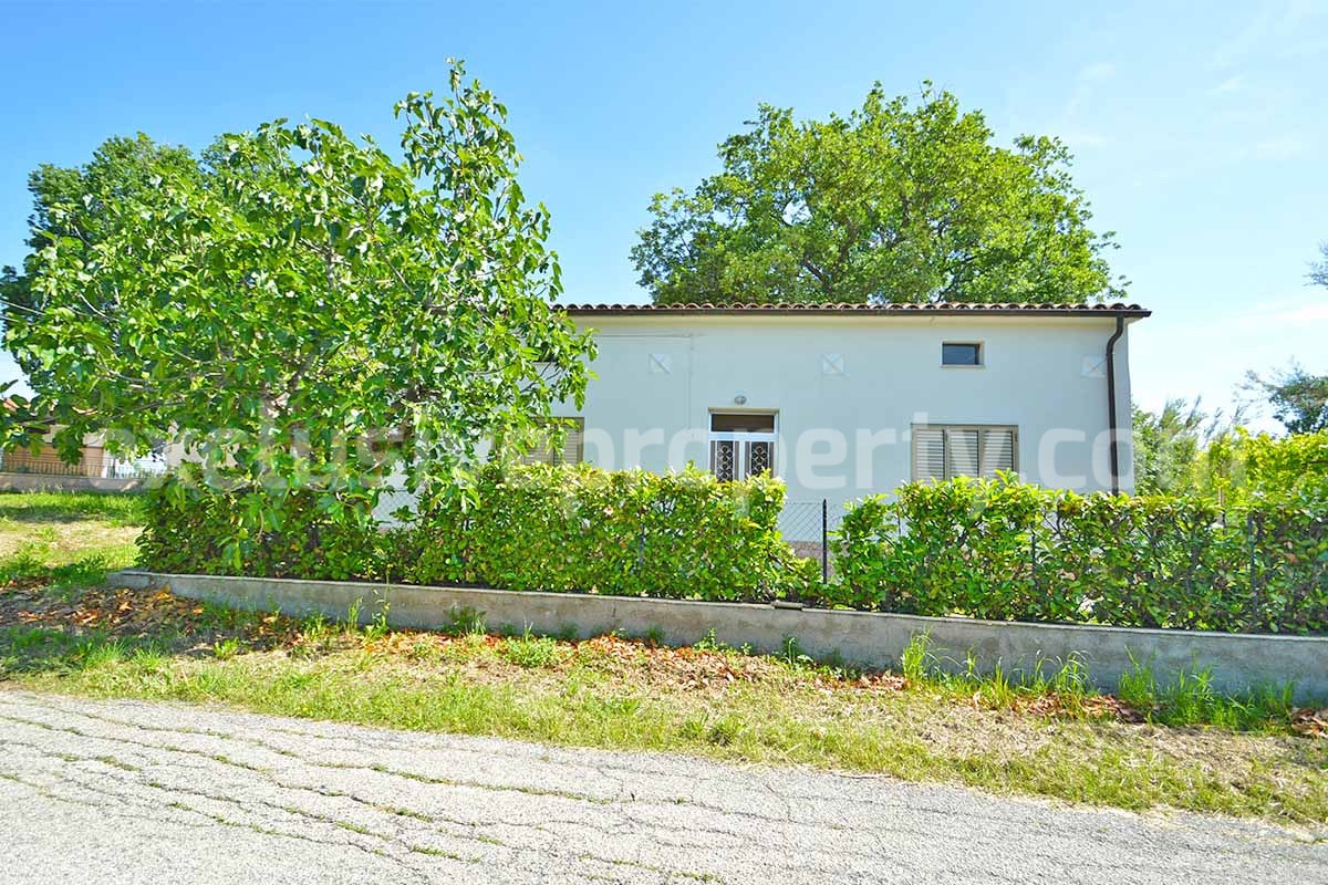 Two-Building Country Property for Sale in Roccaspinalveti - Abruzzo - Habitable Home - Renovation Project - Land and Majella Views
