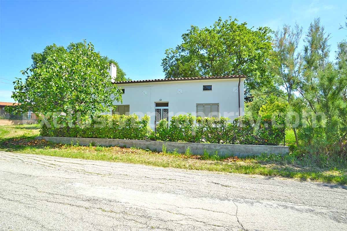 Two-Building Country Property for Sale in Roccaspinalveti - Abruzzo - Habitable Home - Renovation Project - Land and Majella Views