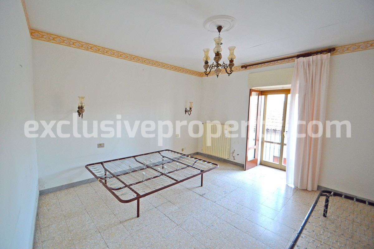 House in the historic center near the medieval castle for sale in Italy 13