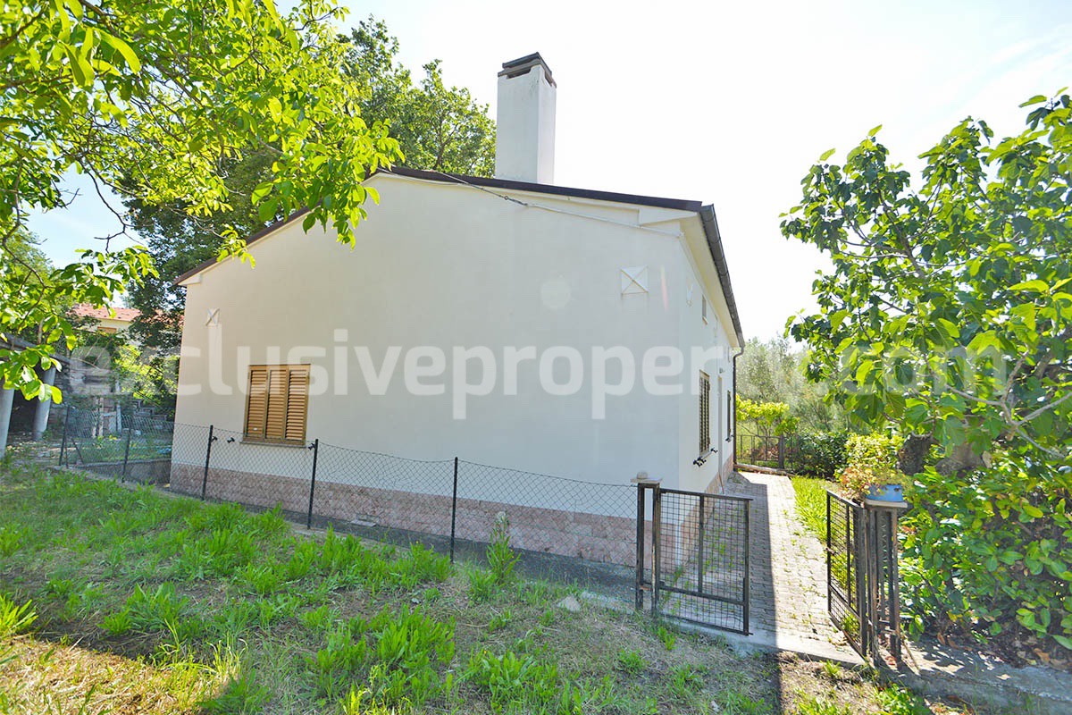 Two-Building Country Property for Sale in Roccaspinalveti - Abruzzo - Habitable Home - Renovation Project - Land and Majella Views