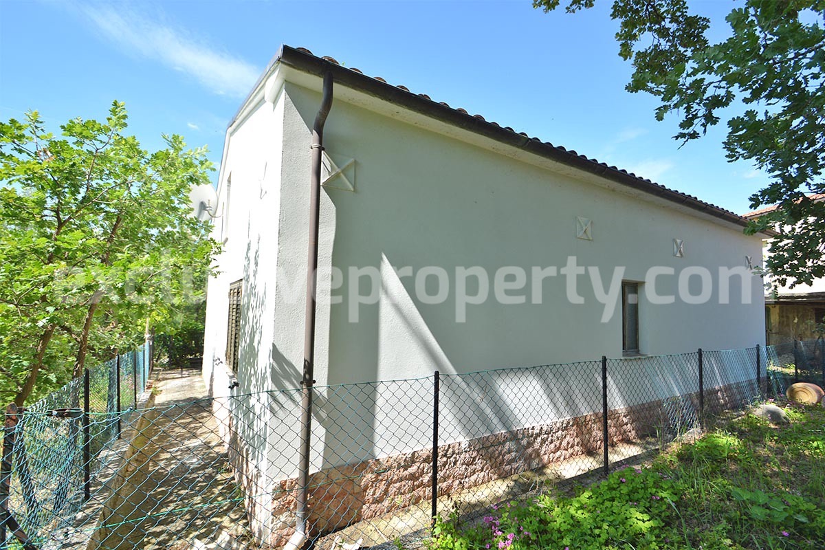 Two-Building Country Property for Sale in Roccaspinalveti - Abruzzo - Habitable Home - Renovation Project - Land and Majella Views