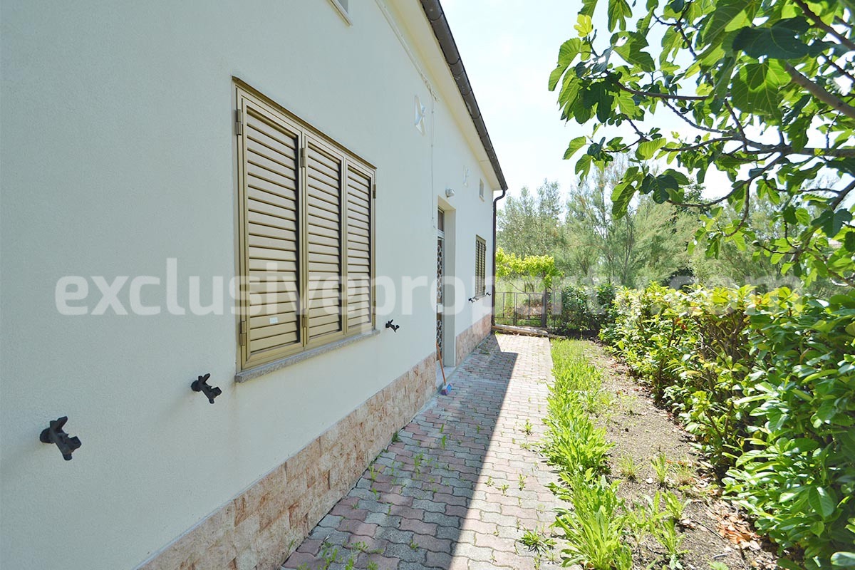 Two-Building Country Property for Sale in Roccaspinalveti - Abruzzo - Habitable Home - Renovation Project - Land and Majella Views