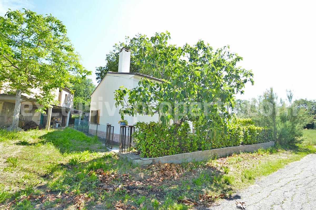 Two-Building Country Property for Sale in Roccaspinalveti - Abruzzo - Habitable Home - Renovation Project - Land and Majella Views