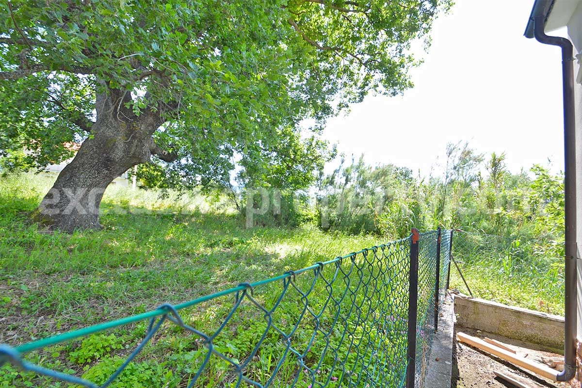 Two-Building Country Property for Sale in Roccaspinalveti - Abruzzo - Habitable Home - Renovation Project - Land and Majella Views