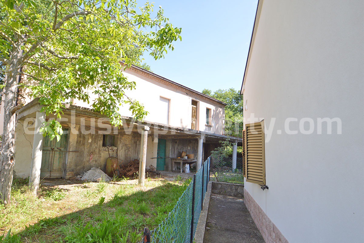 Two-Building Country Property for Sale in Roccaspinalveti - Abruzzo - Habitable Home - Renovation Project - Land and Majella Views