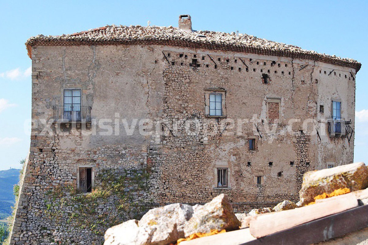 Historic Castle Property for Sale in Italy - Renovation Opportunity in Montazzoli - Abruzzo