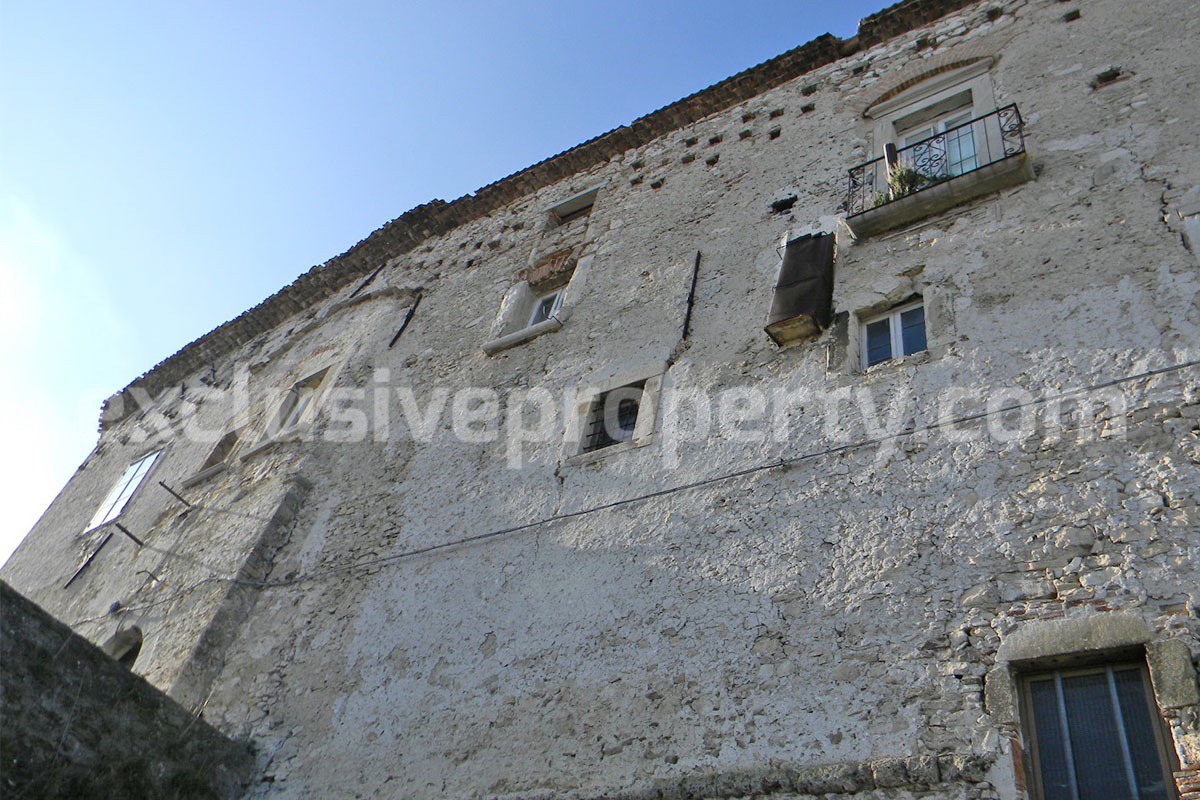 Historic Castle Property for Sale in Italy - Renovation Opportunity in Montazzoli - Abruzzo