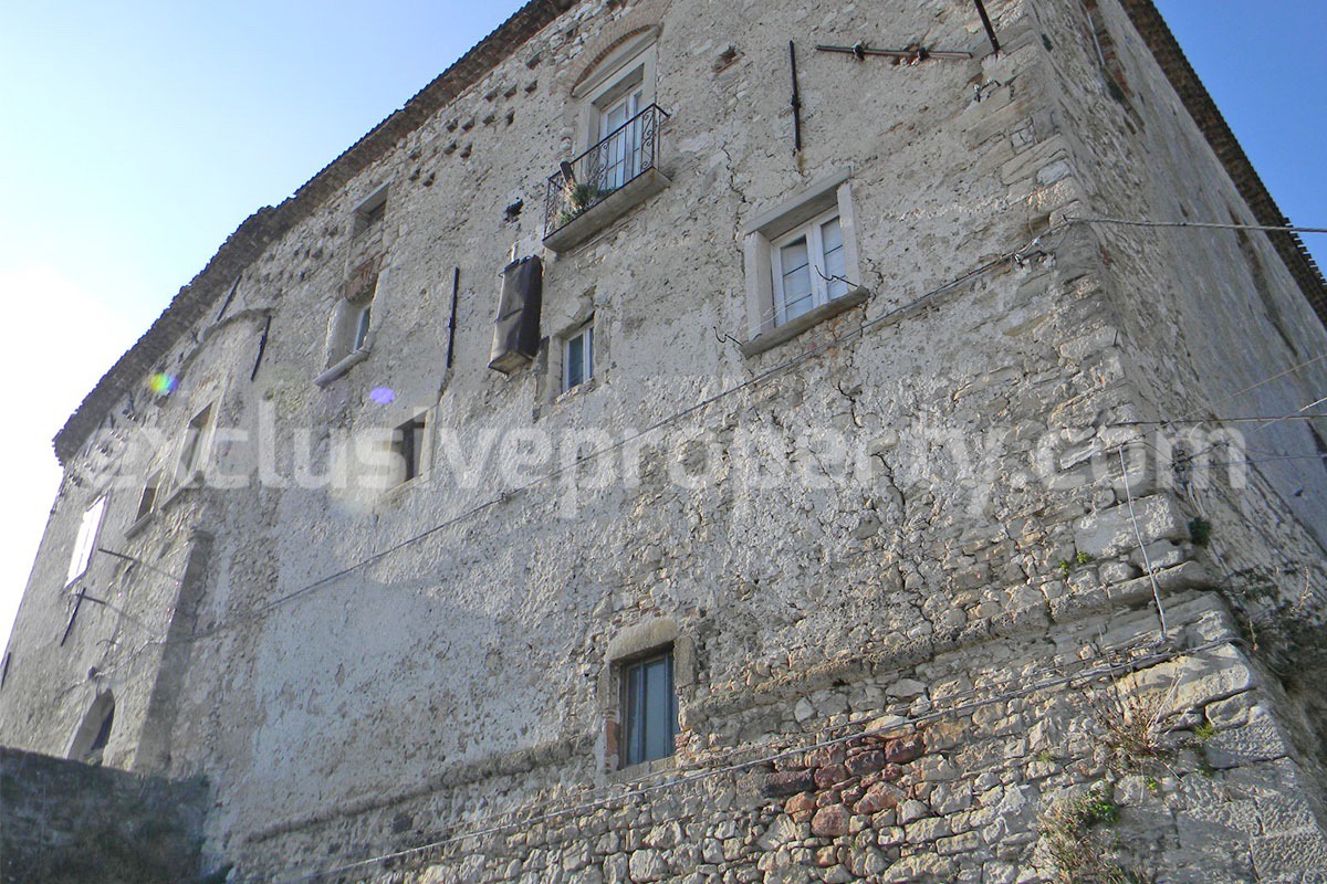 Historic Castle Property for Sale in Italy - Renovation Opportunity in Montazzoli - Abruzzo
