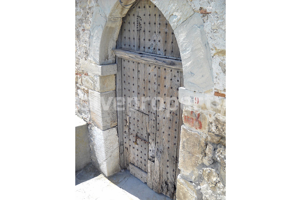 Historic Castle Property for Sale in Italy - Renovation Opportunity in Montazzoli - Abruzzo